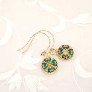Antique-Gold-Round-Earrings-with-Green-Resin-and-Gold-Filigree