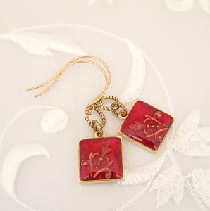 Antique-Gold-Square-Earrings-with-Red-Resin