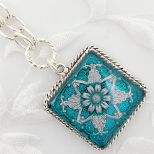 Antique-Silver-Blue-Square-Pendant-Necklace